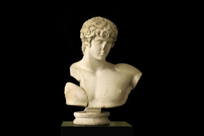 Le buste d'Antinous, le favori d'Adrien, vendu 23,8 millions de dollars par Sotheby's © Sotheby's Le buste d'Antinous, le favori d'Adrien, vendu 23,8 millions de dollars par Sotheby's © Sotheby's